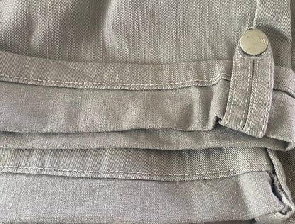 Gloria Vanderbilt Grey Shorts - size UK14 - Pre-loved in fabulous condition