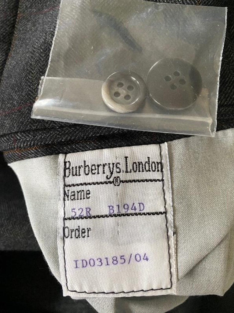 Burberrys Vintage Grey Wool Suit - Size 44" Chest - Pre-loved and Amazing Condition