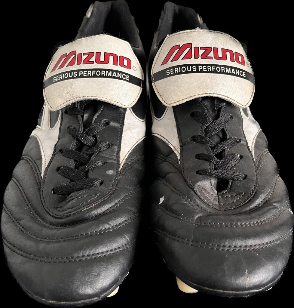 Vintage Mizuno MRL Club Football Boots size UK12.- Pre-loved